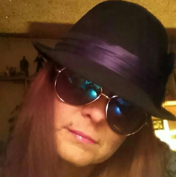 Meet your Posher, Sojo - Picture 2 of 2