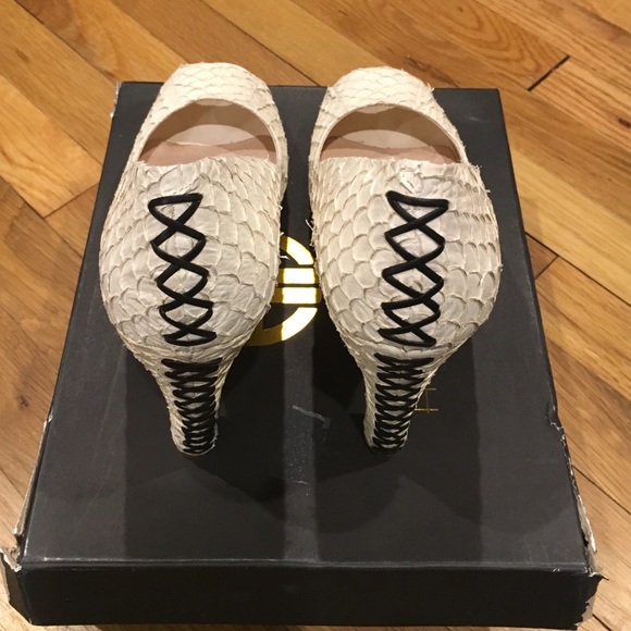 House of Harlow 1960 pearl heel in size 8.5 - Picture 3 of 4