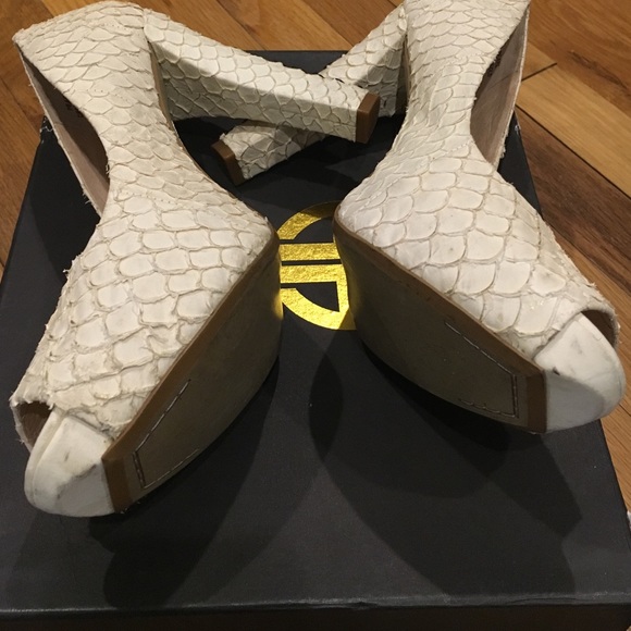 House of Harlow 1960 pearl heel in size 8.5 - Picture 4 of 4