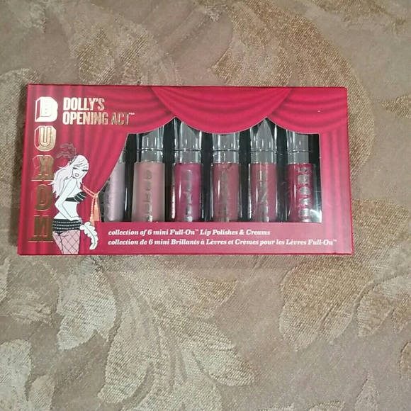 Buxom Dolly's opening act lip polishes set unused