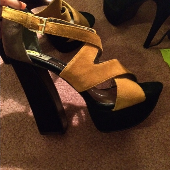 Dolce Vita chunky heel sandal