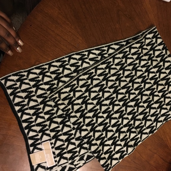 Michel Kors Scarf