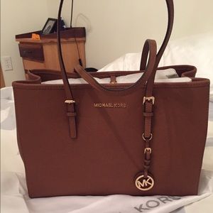 New Years SALE🎉🎉NWT Michael Kors Jet Set Travel