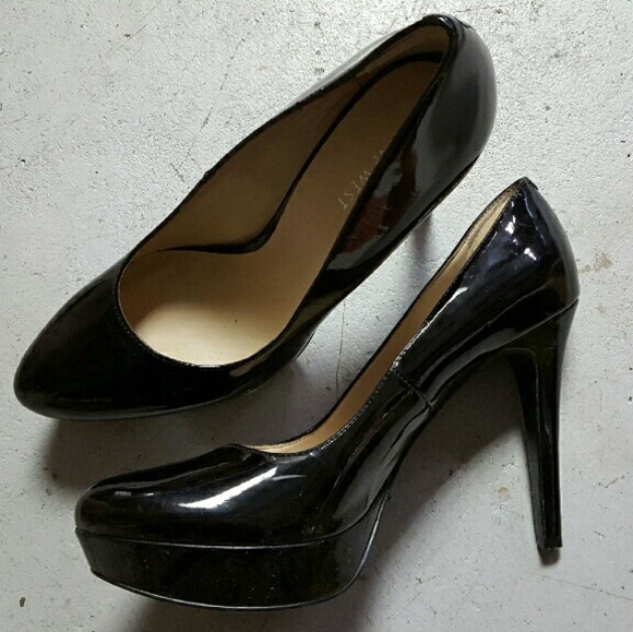 Nine west black patent leather pump