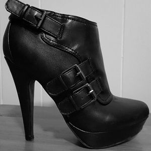 Ankle high heel boots