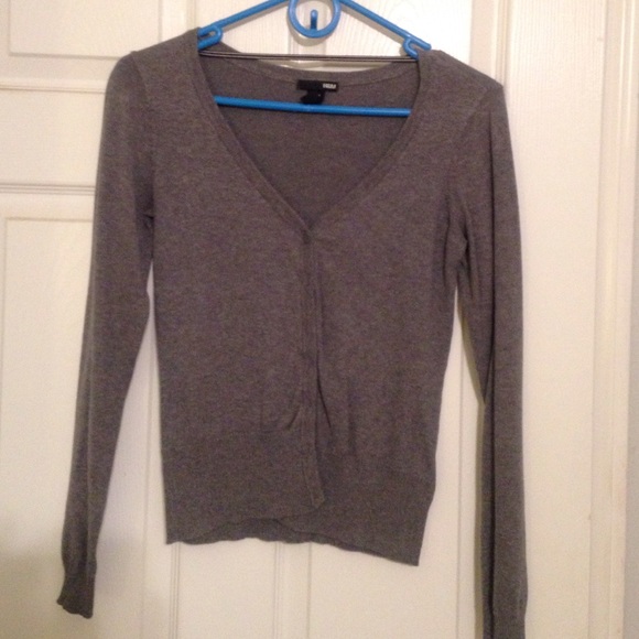 H&M heather grey button up cardigan.