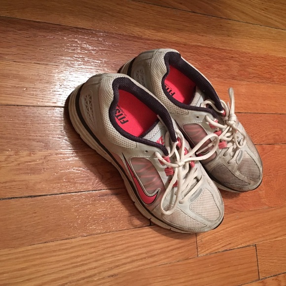 Nike Vomero Zoom sneakers size 9. Great cushioning - Picture 1 of 4