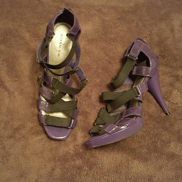 Purple pumps