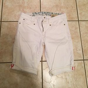 White Gap shorts.