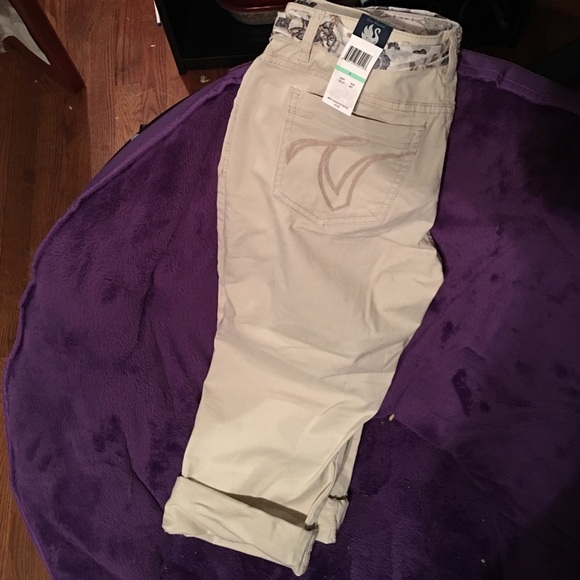 Capris - Picture 2 of 4