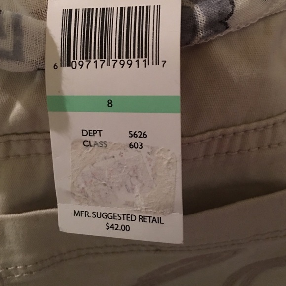 Capris - Picture 3 of 4