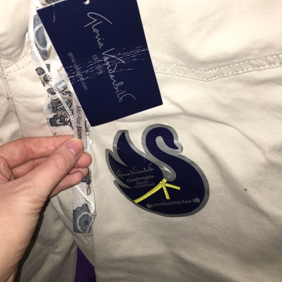 Capris - Picture 4 of 4