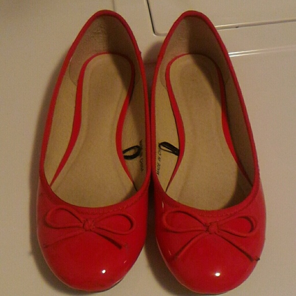 Cute red bow flats