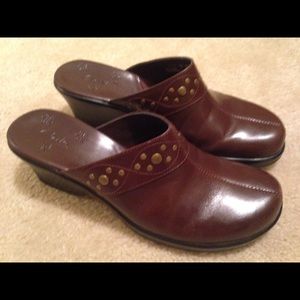Clarks Clogs