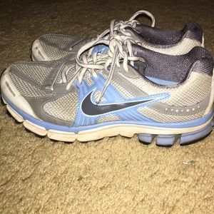 NIKE woman's tennis shoes