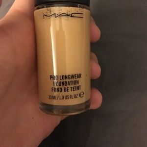 Mac Pro Longwear Foundation NC30