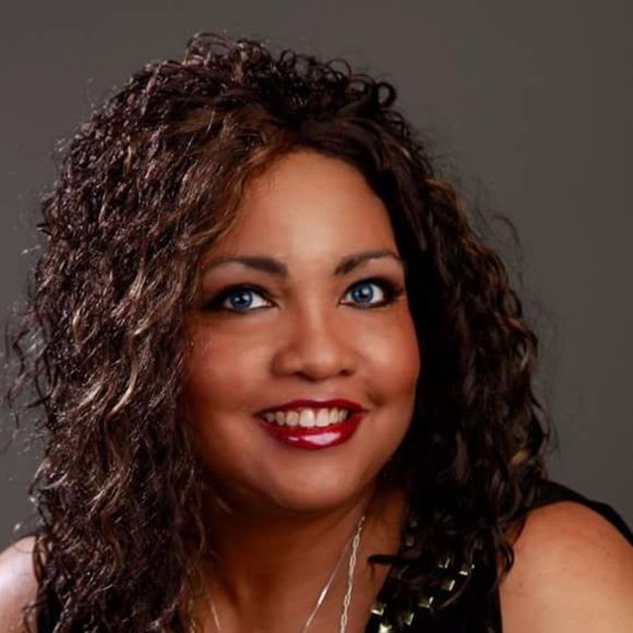 Meet your Posher, Monique