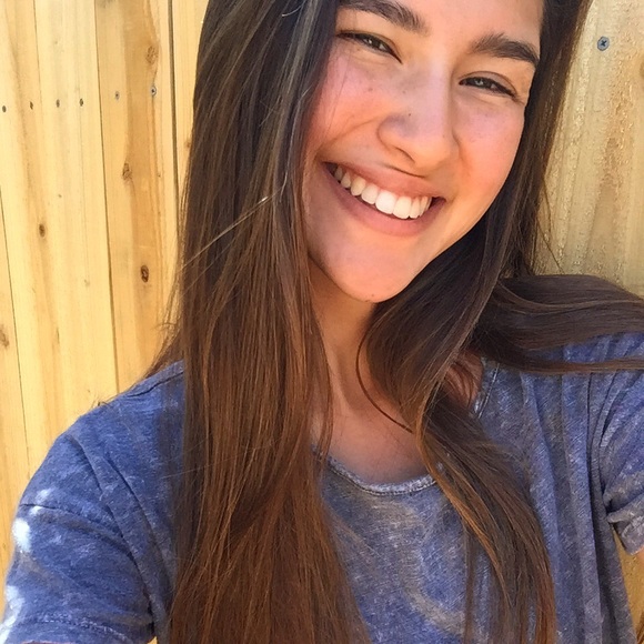 Meet your Posher, Mireya