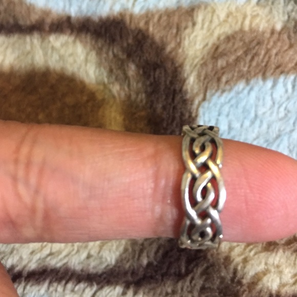 Beautiful patter ring - Picture 2 of 2