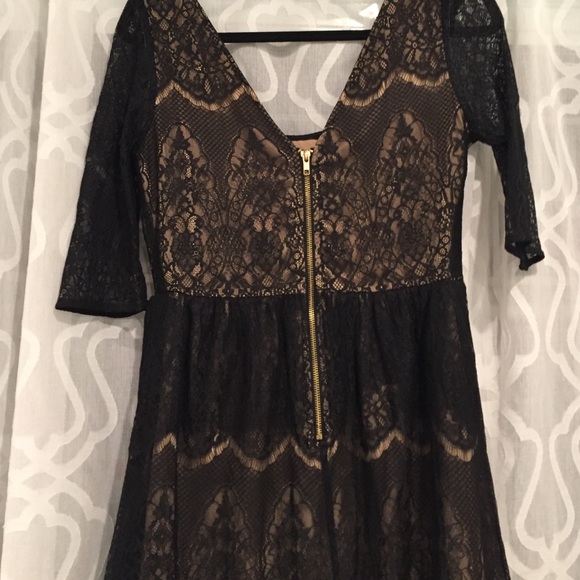 Lace Dress - Picture 4 of 4