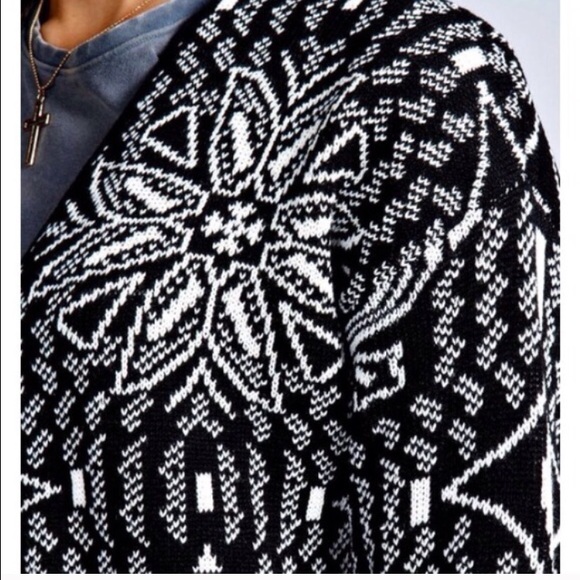 🌲SALE Stunning thick sweater coat NWT - Picture 3 of 3