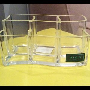 NEW Clear, acrylic makeup organizer.