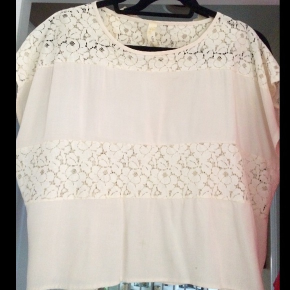 ✨ BOHO cream lace linen top
