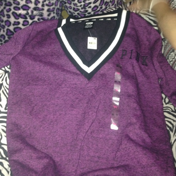 Brand new pink v neck sweater make me offers !