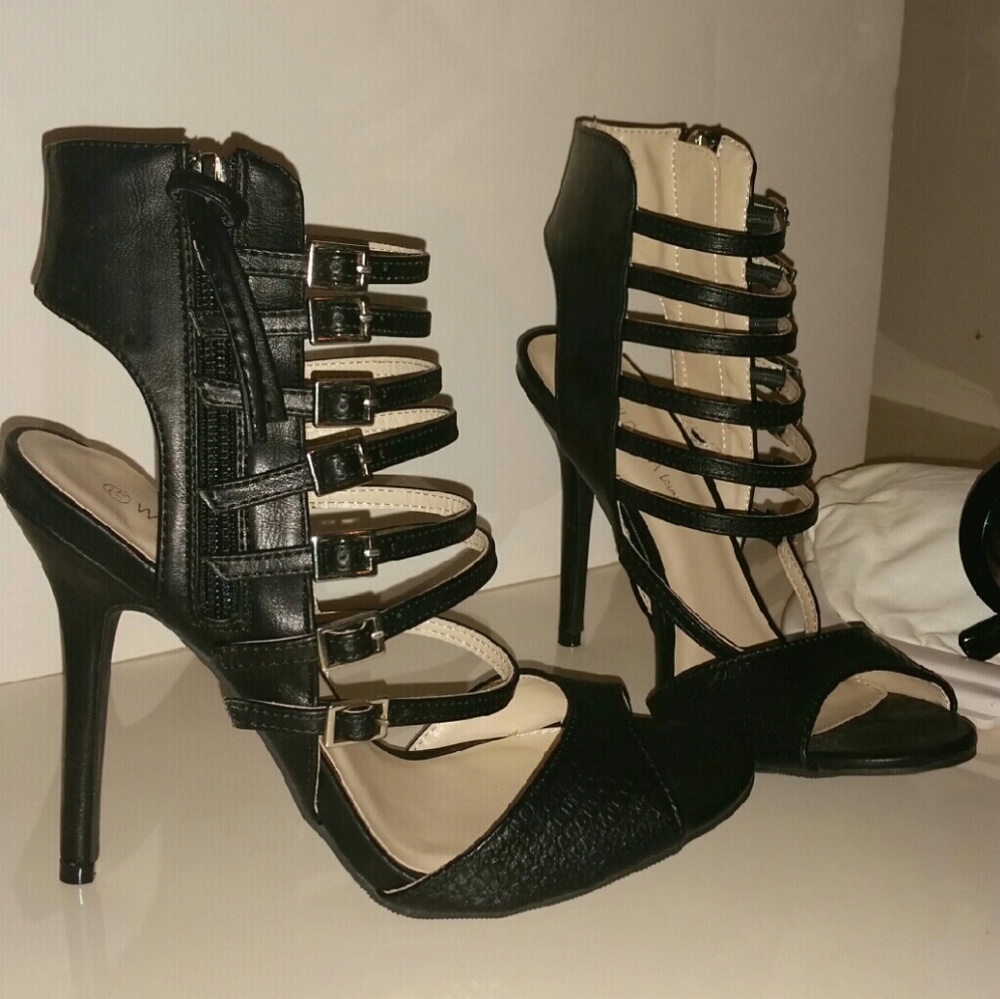 SOLD❌❌BLACK PEEP TOE STRAP UPS HEELS - 7.5..NEW! - Picture 2 of 8