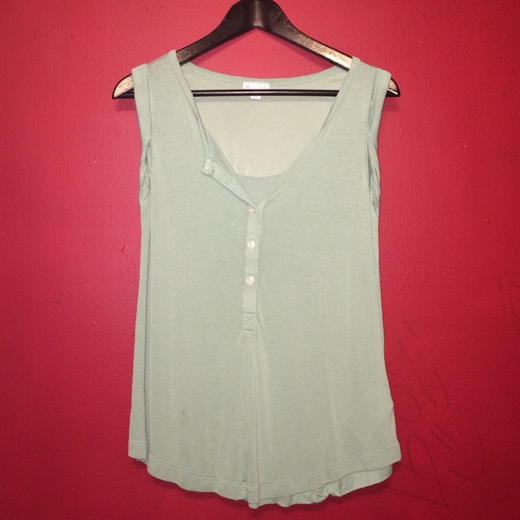 SOLD ‼️ Gap Tank Top