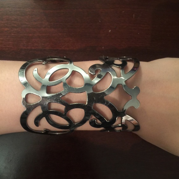 Silver cutout bangle - Picture 2 of 2