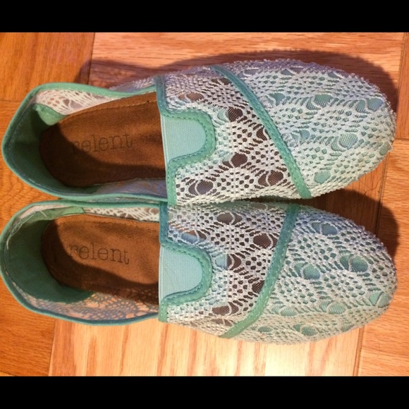 Size 9 flats. Like new. Super cute.