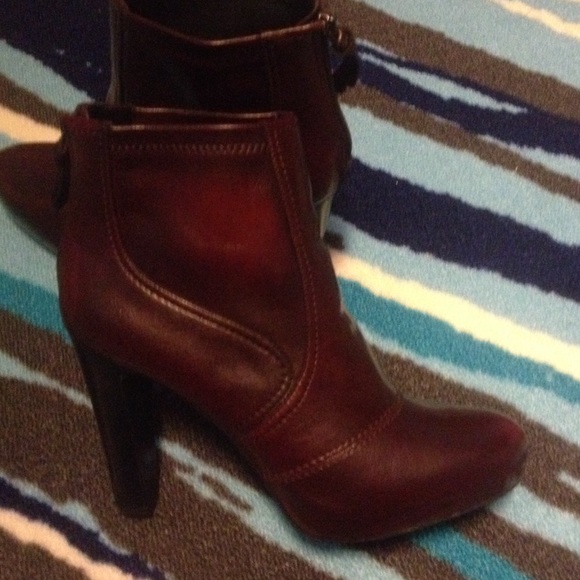 NEW Size 10 Franco Sarto ankle boot.
