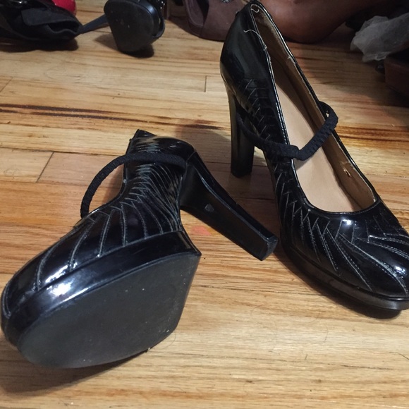 Black Heels - Picture 2 of 2