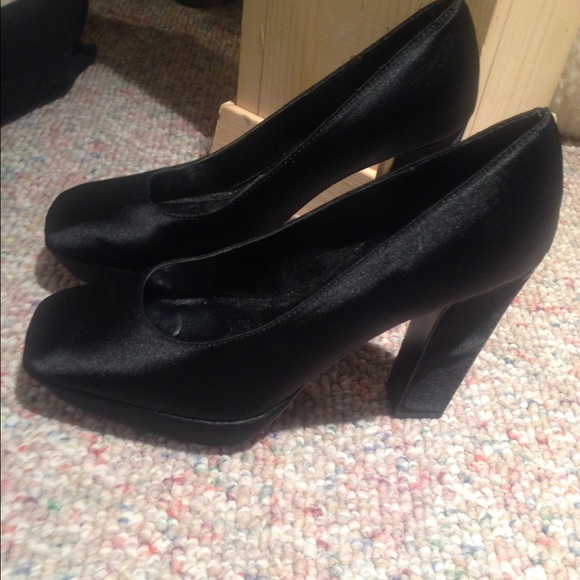 Steve Madden black satin platform heel