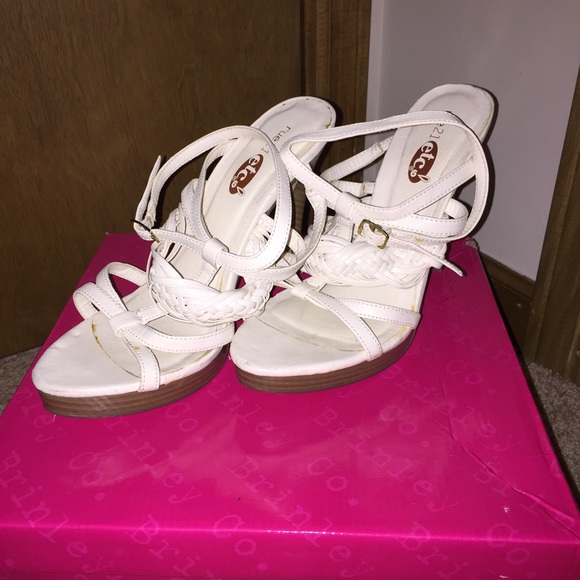👠 RUE 21 - heels sandals with breaded strap