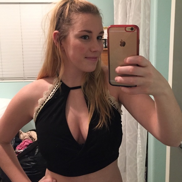 Black/cream Halter Crop Top - Picture 3 of 3