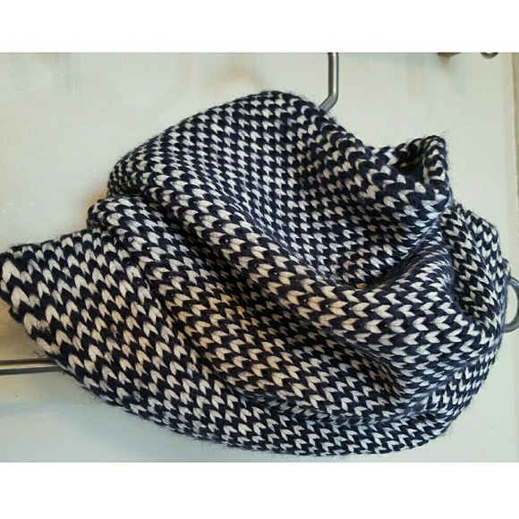Super soft, squishy, oversized navy/white cowl