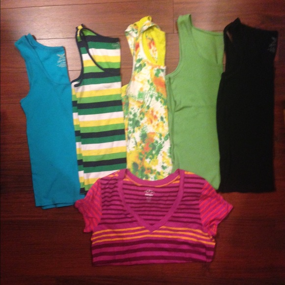 Old Navy Tops - Bundle of XL tanks and a shirt! Perfect ❤️