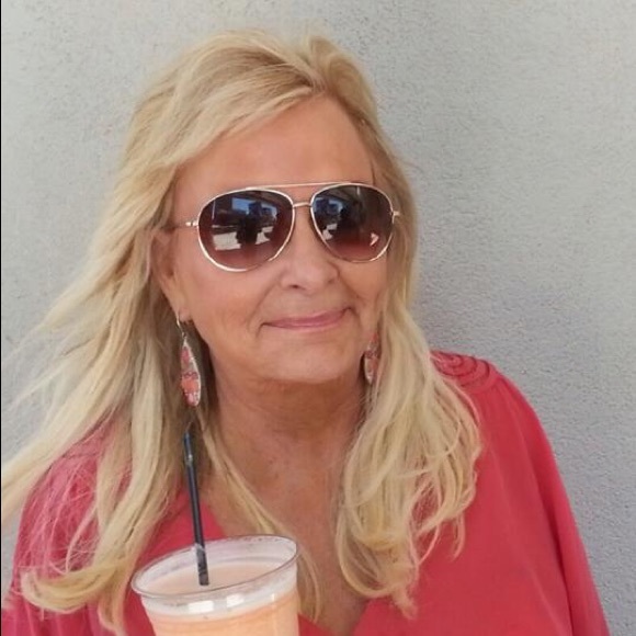 Meet your Posher, Julia - Picture 1 of 1