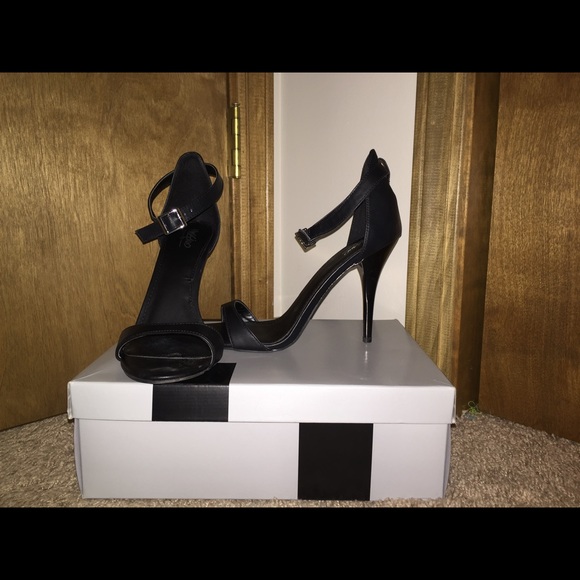 MOSSIMO - black heels with ankle strap - Picture 2 of 3