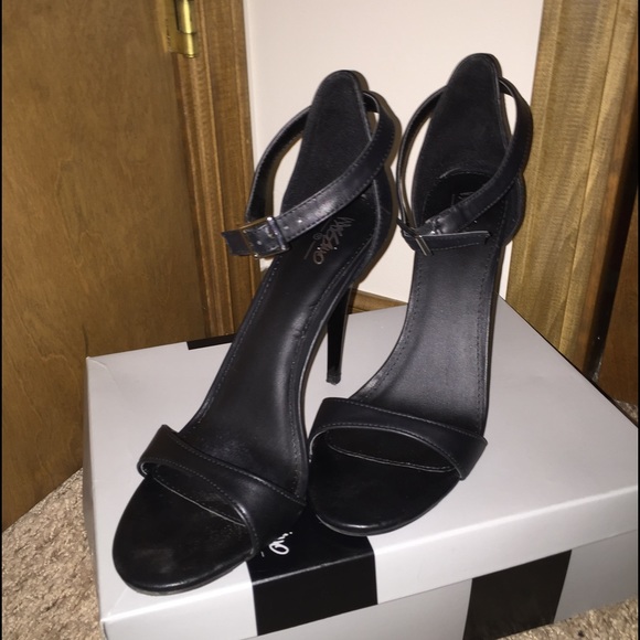 MOSSIMO - black heels with ankle strap - Picture 3 of 3