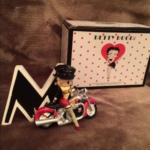 Betty Boop Letter M figurine