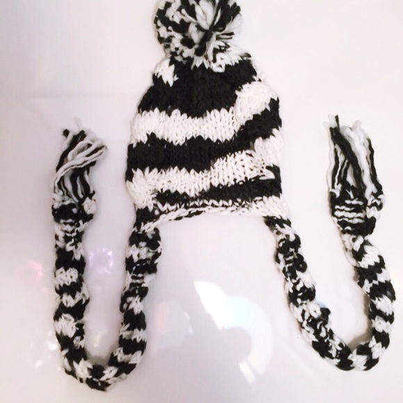 Black/White Winter Striped Knit Pom Pom Hat