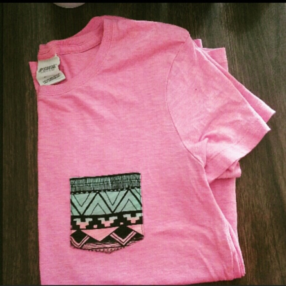 PINKvs pocket tee