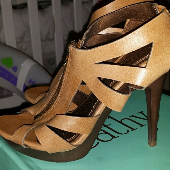 High heels shoes