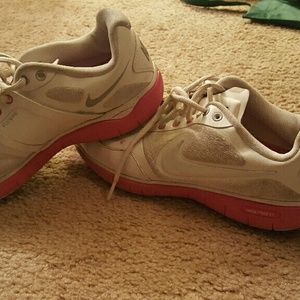 Women White Nike shoes