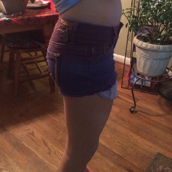 New 1st Kiss Mini Shorts - Picture 2 of 3