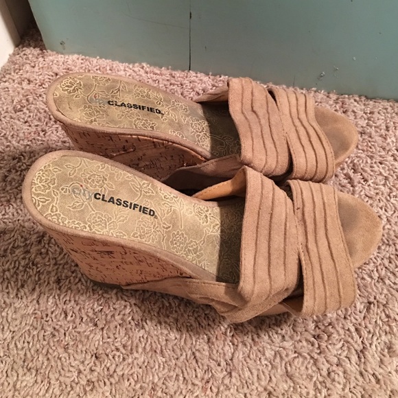 Classified tan platforms