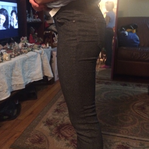New Forever 21 Skinnies - Picture 2 of 3